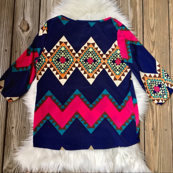 2/$25 | Francesca’s Geometric Multi Blouse | EUC - Picture 4 of 8